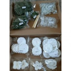 Craft Buddy Forever Flowers Wonderful Whites Flower Kit Makes 200 Flowers + Tool